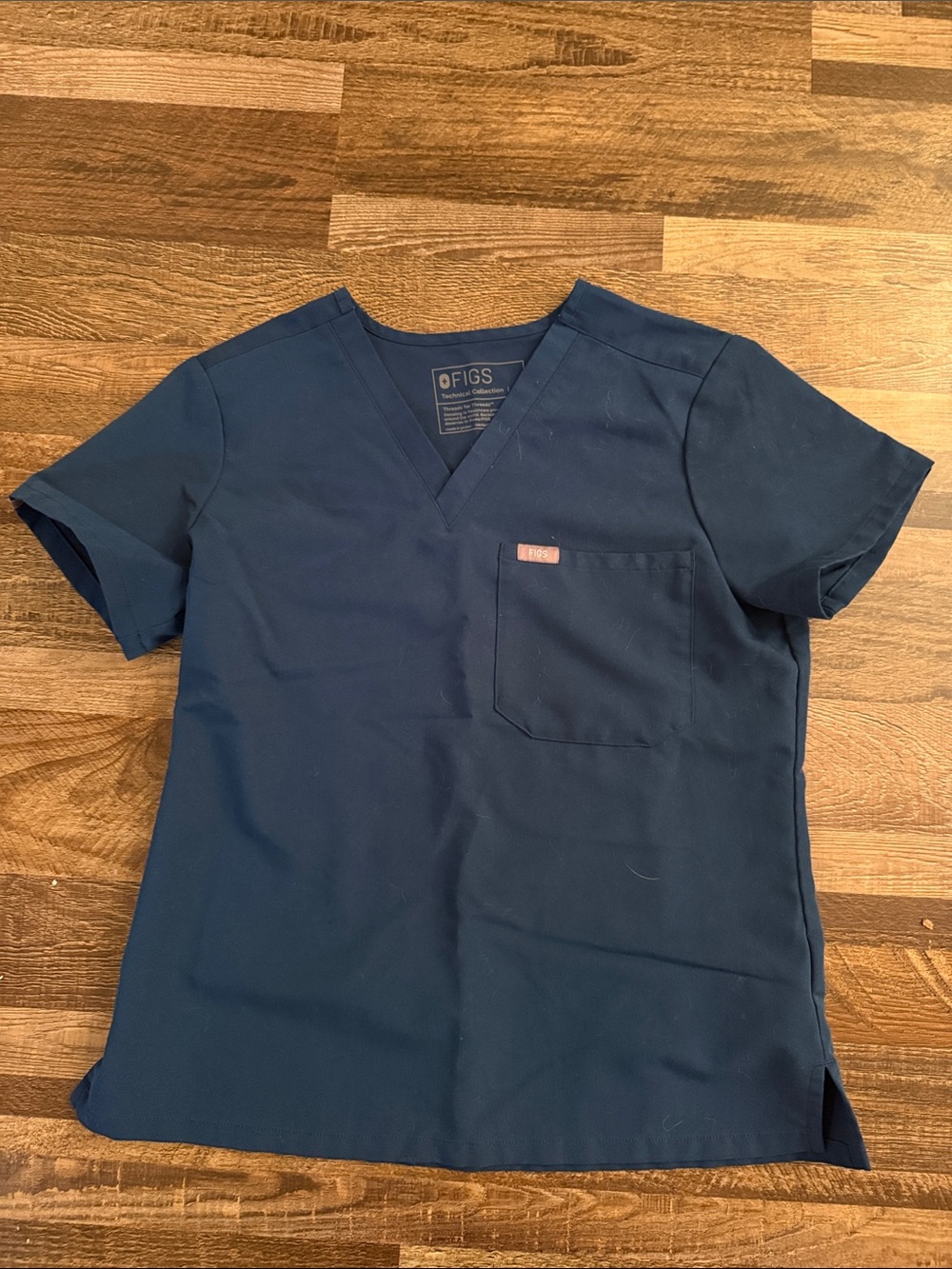 Figs Women's Deep Reef Short Sleeve V-Neck Scrub Top